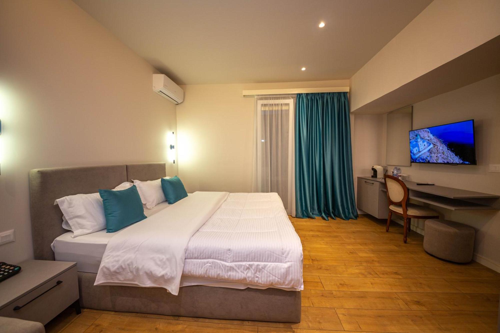 Illyrian Boutique Hotel Sarandë Exteriör bild