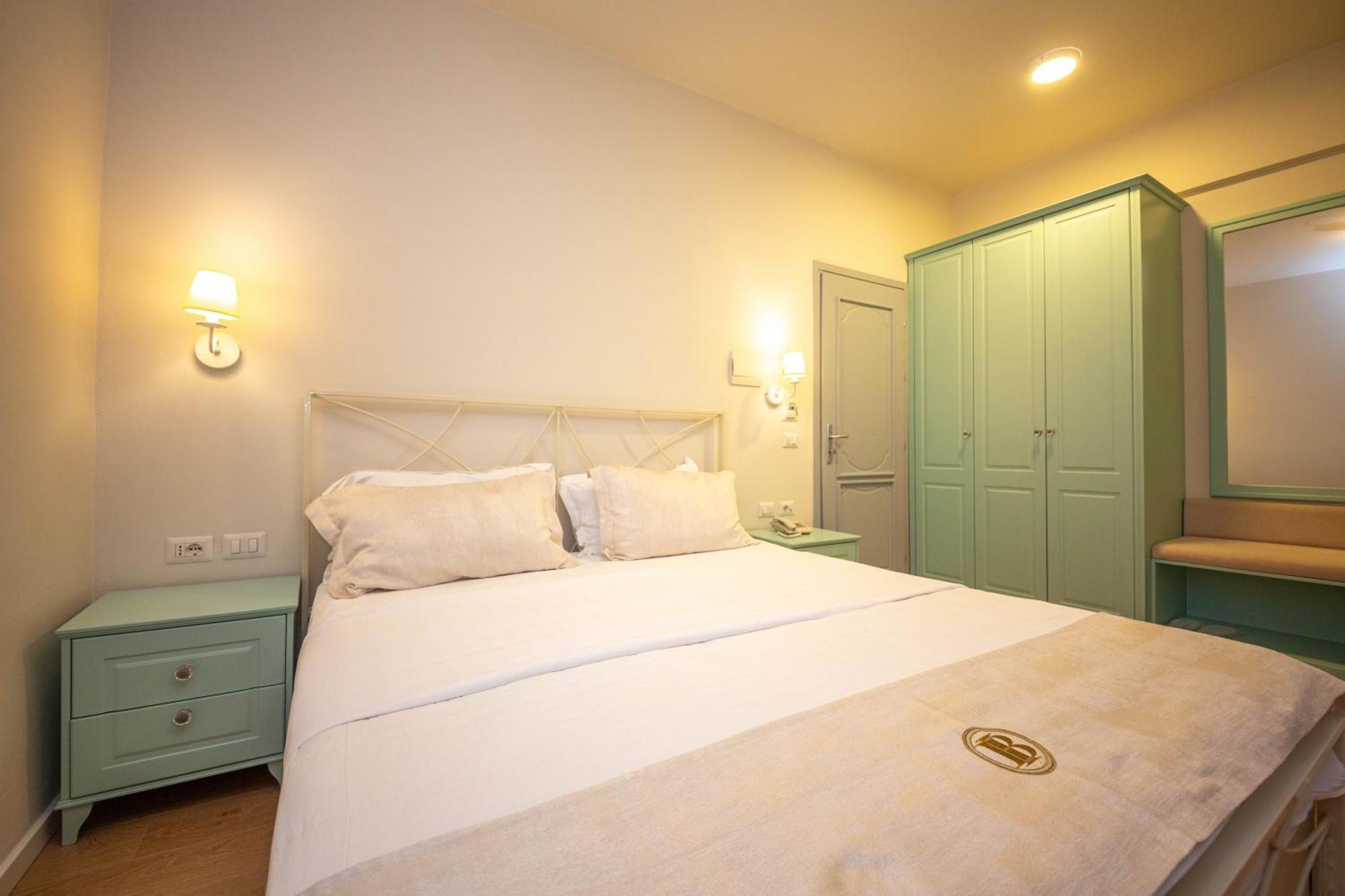 Illyrian Boutique Hotel Sarandë Exteriör bild